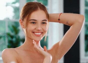 «Начало – я сижу пью, конец – меня еб**т жирный дед. Меня изнасиловали»: переехавшая в россию звезда сериала «Школа» сделала громкое признание