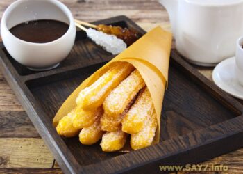 Чуррос с шоколадным соусом