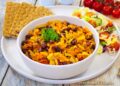 Фасоль, тушенная с капустой и беконом