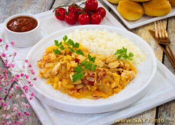 Пекинская капуста тушенная с куриным филе
