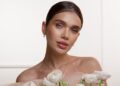 Саша Бо отпраздновала 30-летие в розовом корсете с черешней