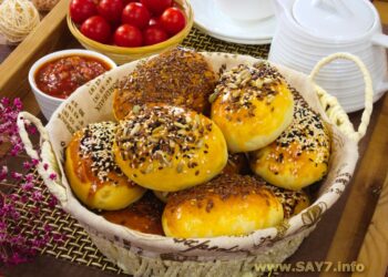 Чесночные булочки с начинкой