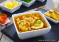 Суп с куриным филе, фасолью и томатами