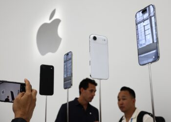 Шпионки в Кремниевой долине, спутник для Украины и что с Apple – 10 техноновостей недели