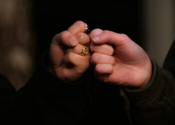 3 тревожные колокольчики в дружбе, которые нельзя игнорировать – объясняет психолог