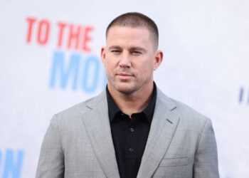 Ченнинг Тейтум целовался с молодой моделью на премьере своего нового фильма