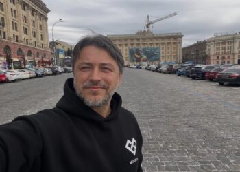 Притула запостил редкие фото с женой и детьми