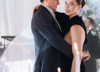 Таким вы Усика еще не видели: Александр и Екатерина покорили Сеть новыми нежными кадрами (ФОТО)