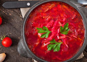 С ушками, карасями и еще 3 варианта вкусного борща: как приготовить блюдо без мяса (ФОТО, ВИДЕО)