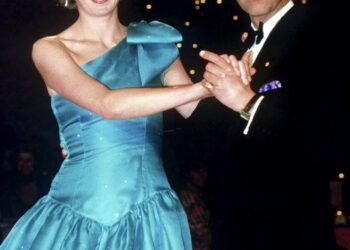 Почему принцесса Диана носила бриллиантовое колье на голове, а не на шее? Незабываемый, но случайный образ (ФОТО)