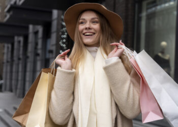 Умный шопинг: как избежать антитрендов и выбирать вещи, которые действительно «работают»