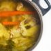 Что положить в кастрюлю с курицей, чтобы получить прозрачный, как слеза, бульон: эффективный трюк