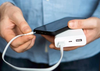 Чим зарядити ноутбук без світла — практичні рішення для сучасних реалій