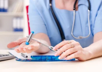 Врач невролог