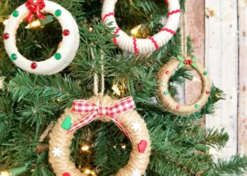 Как сделать милые новогодние украшения из старых крышек от банок: бюджетный декор (ВИДЕО)