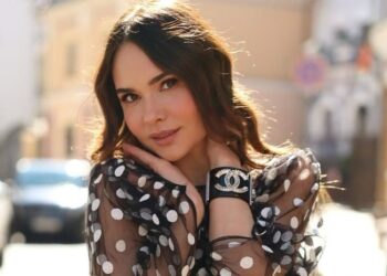 Звезда «Кофе с кардамоном» Лавренюк в честь 43-летия запостила фото топлес