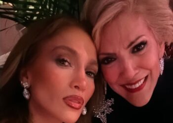 Лопес устроила в Лас-Вегасе вечеринку по случаю 80-летия мамы