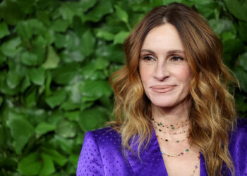 Джулия Робертс запостила селфи без макияжа