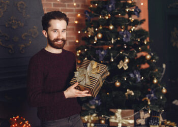 Он точно будет в восторге: 3 парфюма, которые станут идеальным новогодним подарком для вашего возлюбленного