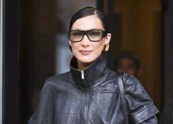 Еще одна звезда «засветилась» в Аспене: Белла Хадид показала, как выглядеть стильно на отдыхе в горах (ФОТО)