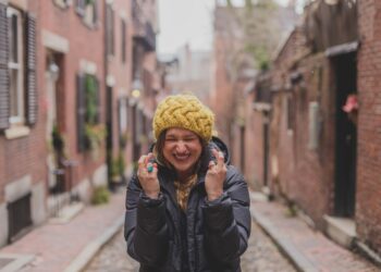 Жесты руками: что на самом деле означают знакомые движения, которыми мы пользуемся каждый день