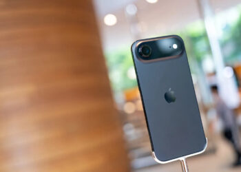 Китайцы вставили слот для сим-карты в eSIM-версию iPhone Air