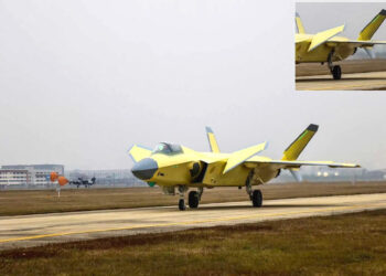 Китайский истребитель J-20A впервые заметили в полете с двигателями WS-15