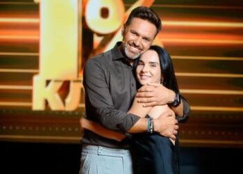 Жена Мирошниченко поздравила его с 8-летием брака и показала фото у океана