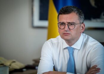 Дмитрий Кулеба «засветился» в кардигане от известного итальянского бренда за 120 тысяч гривен (ФОТО)