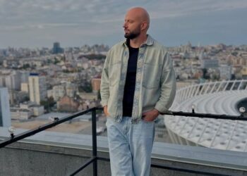 Слава Демин показал архивное фото с бывшей женой и сыном