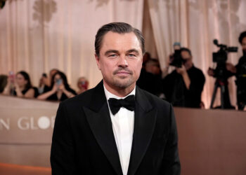 Ди Каприо посетил «Золотой глобус-2026» в компании 82-летней мамы