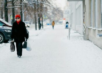 Травма на гололедице: кто отвечает за состояние тротуаров и как получить компенсацию