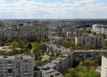 Самый длинный жилой дом в мире находится в Украине: где именно и чем он уникален (ВИДЕО)