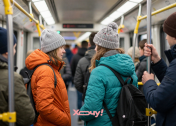 «Оберег» от посторонних запахов: что положить в карман пуховика, чтобы был свежим без стирки