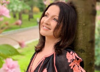 Ротару почтила память покойного мужа и показала их архивное фото в молодости