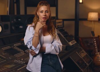 Тина Кароль публично извинилась за песню о блэкаутах