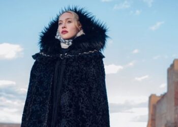 Мадонна с молодым бойфрендом и детьми снялась посреди пустыни в Марокко