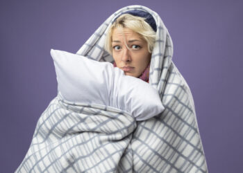 Положите это под кровать – и спать будет теплее: забудьте о холоде в спальне