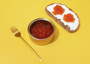 Покупателей предупреждают об икре из интернета: не ведитесь на цену