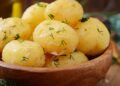 Не вода и не молоко: в чем варить картофель, чтобы вкус стал втрое нежнее