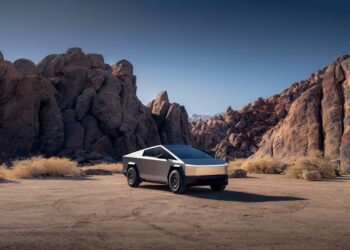 Tesla анонсировала самый доступный Cybertruck с полным приводом Dual Motor AWD за $60 000