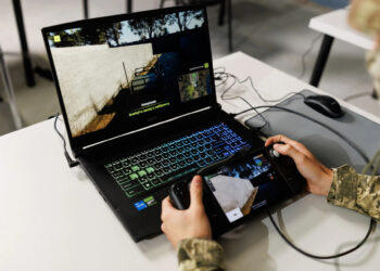 Roboneers разработала симулятор Shadow для подготовки операторов боевых роботов