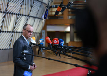 Китайская Unitree продемонстрировала Мерцу шоу роботов по кунг-фу – видео