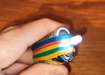 Две батарейки + изолента: как быстро сделать самодельный фонарик