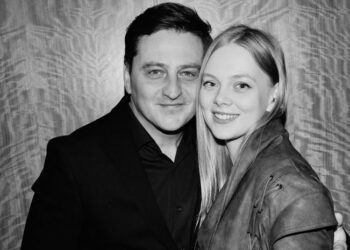 Актер Вячеслав Довженко позвал замуж молодую возлюбленную