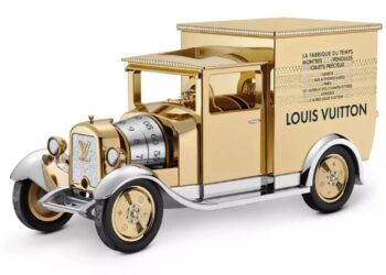 Бриллиантовый рейс: Louis Vuitton выпустил настольные часы-грузовик за 650 000 долларов (ФОТО)