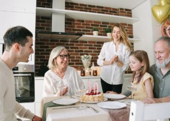 Когда родные переходят границу: как вежливо, но твердо прекратить обесценивание
