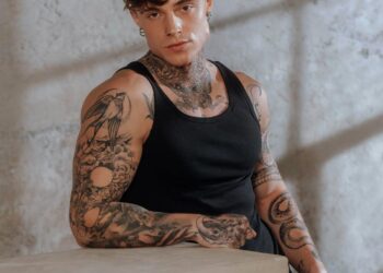 Украинка одела любимца россиянок Самуэля Домена в вышиванку – видео стало вирусным