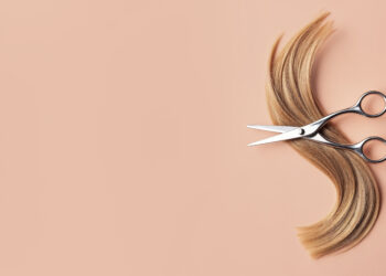 Когда стричь волосы в марте 2026 года: лунный календарь с датами для красивой прически и быстрого роста