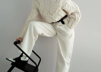 Их стоит приобрести: 5 актуальных вязаных вещей, которые спасут ваш гардероб в межсезонье 2026 года (ФОТО)